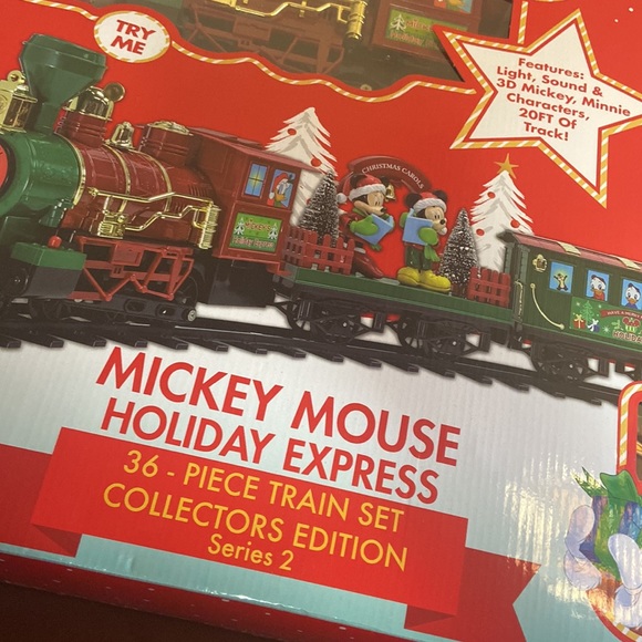 Disney Mickey Mouse Holiday Express Train Set 36 pieces - Picture 3 of 11